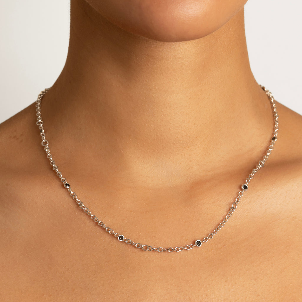 Gravity Estrella Silver Noir Necklace | 18 inches